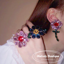 Load image into Gallery viewer, Olivia (Earrings)
