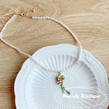 Load image into Gallery viewer, Blanche (Necklace)
