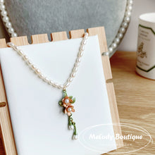 Load image into Gallery viewer, Blanche (Necklace)
