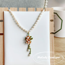 Load image into Gallery viewer, Blanche (Necklace)
