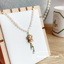 Load image into Gallery viewer, Blanche (Necklace)
