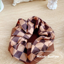 Load image into Gallery viewer, Dailyn (Scrunchy) -- Brown
