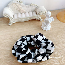 Load image into Gallery viewer, Dailyn (Scrunchy) -- Black
