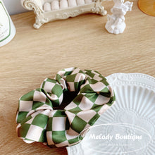 Load image into Gallery viewer, Dailyn (Scrunchy) -- Green
